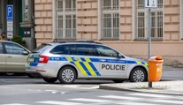Českí policajti majú plné ruky práce. Stovky škôl dostali výhražný e-mail, že sú zamínované