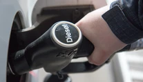 Pred jednou z čerpacích staníc v Rakúsku sa tvorili kolóny. Pumpa omylom predávala naftu za podstatne nižšiu cenu
