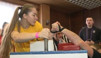 Iba 18-ročná Prešovčanka poráža v pretláčaní rukou jednu súperku za druhou