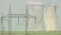 Cenu elektriny pre domácnosti zastropovali aj na ďalší rok. Pomoci sa dočkajú aj samosprávy