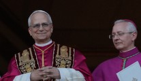 Novým pápežom sa stal Robert Francis Prevost. Vybral si meno Lev XIV.