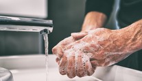 Ich umývanie zachraňuje životy. V Európe sú ročne milióny prípadov infekcií pre špinavé ruky