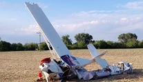FOTO+VIDEO: Pri Sládkovičove sa zrútilo malé lietadlo, pilot a spolujazdkyňa sú zranení
