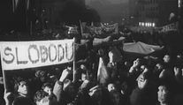 Nežná revolúcia: Obušky, ktoré mali ľudí zastrašiť, nakoniec znamenali pád komunistického režimu