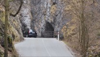 Obľúbené tiesňavy uzavrú: Padajúce skaly ohrozujú turistov aj dopravu