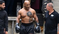 VIDEO: Môže ho Paul zdolať? Tento „stroj“ na 58 rokov rozhodne nevyzerá. Tyson stále boxuje ako boh
