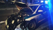 V Revúcej sa zrazili dve autá, vrátane policajného. Pri nehode utrpeli zranenia tri osoby