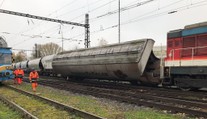 Po vykoľajení vlaku budú v úseku Palárikovo - Tvrdošovce jazdiť rýchlosťou 50 kilometrov za hodinu