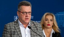 Odpočúvanie a vodičák na polícii. Šéf Fondu na podporu umenia priťahuje pozornosť