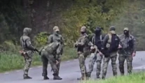 „Malí zelení mužíci“ sa vracajú. Tentoraz pri hraniciach NATO, experti hovoria o novej fáze konfliktu s Ruskom