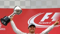 Rosberg vyhral v Japonsku. Mercedes získal Pohár konštruktérov