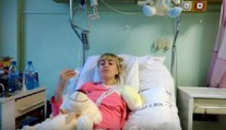 Mladá Ukrajinka prišla o ruku, pretože majiteľ práčovne nedovolil hasičom rozpíliť lis