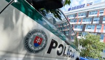Sekretárka mala lustrovať policajtov, v skutočnosti vraj útvaru aj šéfovala