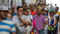 Venezuela prechádza na trojdňový víkend. Obyvatelia však nemajú dôvod na radosť