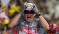 Úvodná etapa Tour de France patrila šprintérskemu dojazdu. Prvý triumf oslavoval Belgičan Philipsen