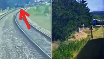 VIDEO: Sekundy hrôzy na železničnom priecestí. Vodič uviazol medzi závorami, blížil sa vlak