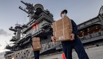 Námorník z americkej lietadlovej lode podľahol ochoreniu COVID-19