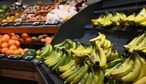 Tesco rozdávalo haldy ovocia zadarmo. Dôvod by ste určite neuhádli