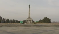 Aktivisti žiadajú vypnúť osvetlenie Slavína. Rozhodnutie je na primátorovi hlavného mesta