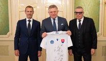 Robert Fico prijal delegáciu UEFA na čele s jej prezidentom Čeferinom