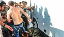 Vojaci, ktorí sa zapojili do štátneho prevratu v Turecku, boli týraní a lynčovaní