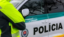 Vodiči, pozor. Na D1 horí kamión, diaľnicu úplne uzavreli