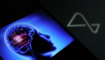 Prvý pacient, ktorý má v mozgu čip od Muskovho Neuralinku, dokáže ovládať mysľou myš počítača