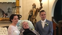 Pár plní posledné priania smrteľne chorých ľudí. Ich túžby dojmú každého
