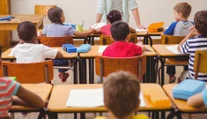 Päťročný chlapec dostal dve poznámky. Riaditeľovi potom začali chodiť desivé vyhrážky