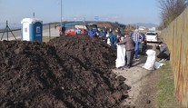 Poctivo triedili, prichádza zaslúžená odmena. V Dubnici nad Váhom dostávajú obyvatelia certifikovaný kompost