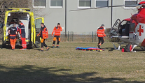 Po tragédii v Komárne bojuje o život aj 64-ročný muž. Utrpel vážne zlomeniny