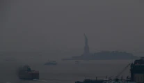 Východné pobrežie USA zahalil sivý opar. Spôsobili ho rozsiahle požiare