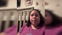 VIDEO: Absurdná situácia v lietadle. Matke povedali, že musí syna odpojiť z dýchacieho prístroja, ktorý ho držal pri živote