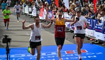 FOTO: V nedeľu sa konal národný beh Devín – Bratislava. Udalosti sa zúčastnil aj Matej Tóth