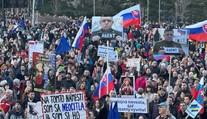 Ľudia opäť vyšli do ulíc. Na protest v Bratislave prišlo zhruba 10-tisíc ľudí