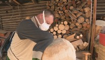 Jozef prišiel pri úraze o ruku aj nohu. Napriek tomu ukazuje, že človek dokáže všetko