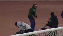 VIDEO: Na trávniku zrazu vypukol absolútny chaos. Hromadnú bitku v Bolívii ukončil až zásah polície