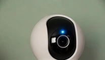 Ľudí špehujú v šatni aj vo verejných sprchách. Kamery vedia ukryť dokonca aj v pohári od kávy