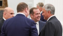 Ruskí politici sa vysmievajú európskym lídrom. Medvedev posmešne okomentoval Zelenského oblek
