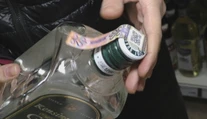 Od januára sa na Slovensku môže predávať alkohol vo fľaši len s novou kontrolnou známkou