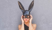 Dara ako sexy zajačica. Jej dokonalé telo má však konkurenciu