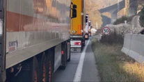 Musia byť trpezliví. Vodiči cestujúci južným koridorom v okolí Lučenca sa pripravujú na kolóny
