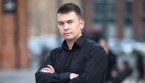 Najskôr ho zavreli na psychiatriu, teraz skončil v putách. Zadržali ruského blogera, ktorý zmenil názor na Putina