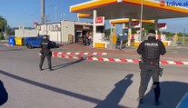 FOTO+VIDEO: Divoký začiatok týždňa v Trenčíne. Na benzínke sa strieľalo
