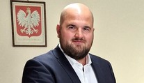 Lekár za rok zarobil 705-tisíc eur. Má jachtu a luxusné hodinky, no vedie zadlžené nemocnice