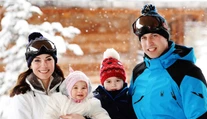 Kate Middleton s Williamom na lyžovačke. To je krásna rodinka!