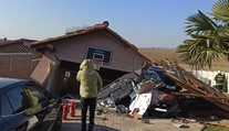 Pri výbuchu propán-butánovej fľaše vo Veľkých Ripňanoch sa zranil muž. Popáleniny má na tretine tela