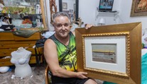 Našiel na ulici zdanlivo bezcenný obraz, nechal si ho pre pekný rám. Potom však prišli dva nečakané zvraty