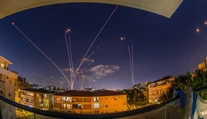 VIDEO: Tel Aviv pod raketovou paľbou. Sirény sa počas dňa v meste rozozvučali niekoľkokrát
