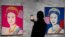 V holandskej galérii došlo ku krádeži. Zlodeji si odniesli známe diela Andyho Warhola